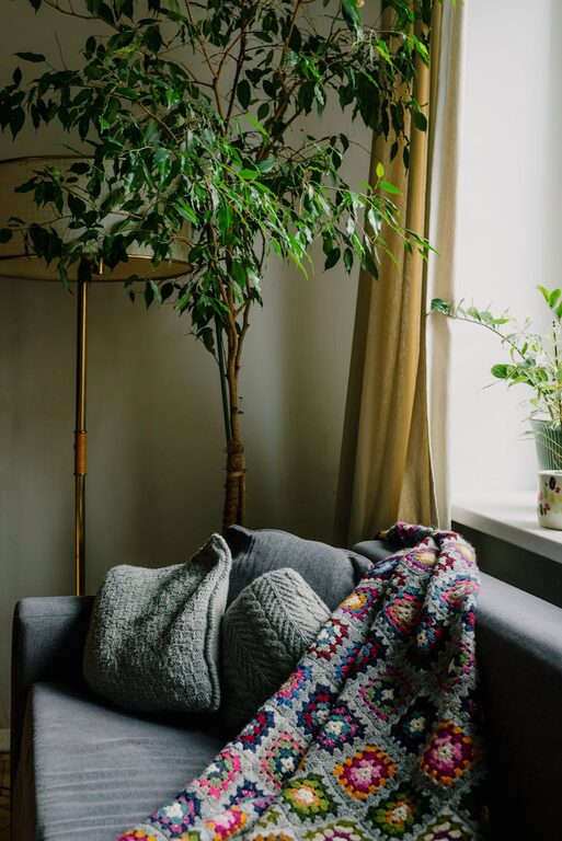 Simple Tips for Creating a Cozy and Inviting Home Atmosphere